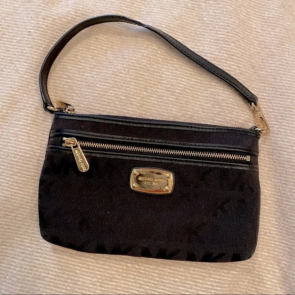 Michael Kors Wristlet - Picture 1 of 6